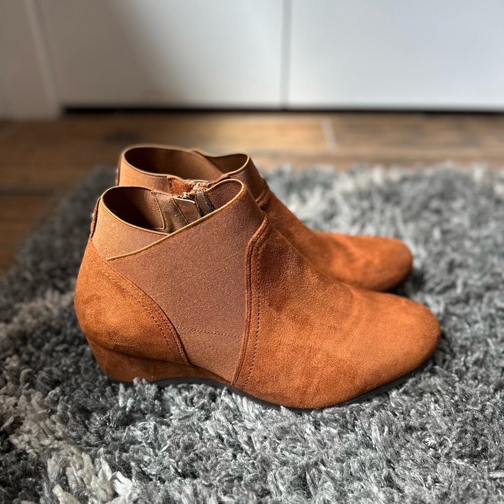 Cloudwalkers by Avenue, Brown suede, Size 13, Light wear shown in pics